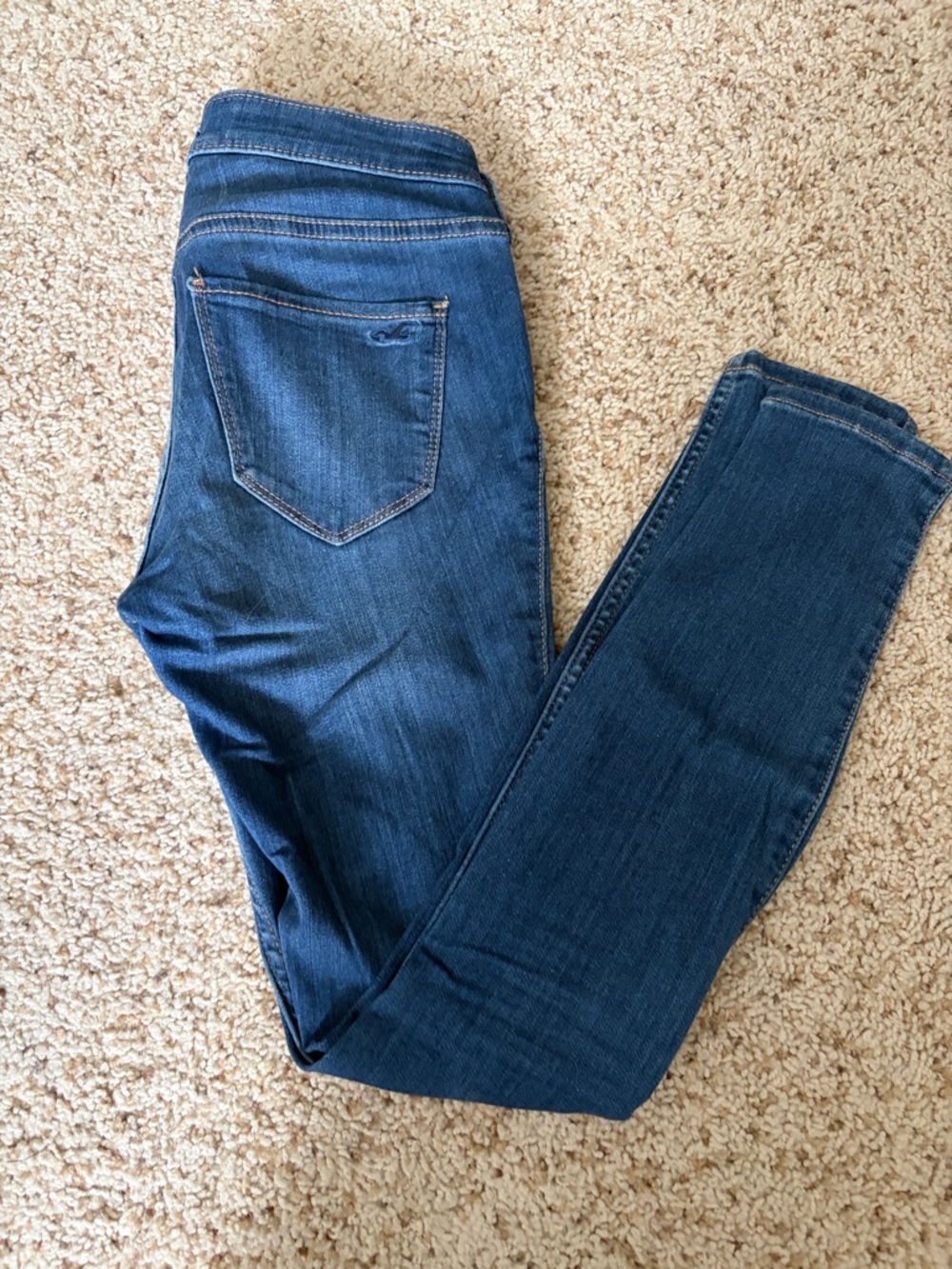 Hollister Distressed Low Rise Women’s Skinny Jeans Size 3S - loved these! - Picture 4 of 4